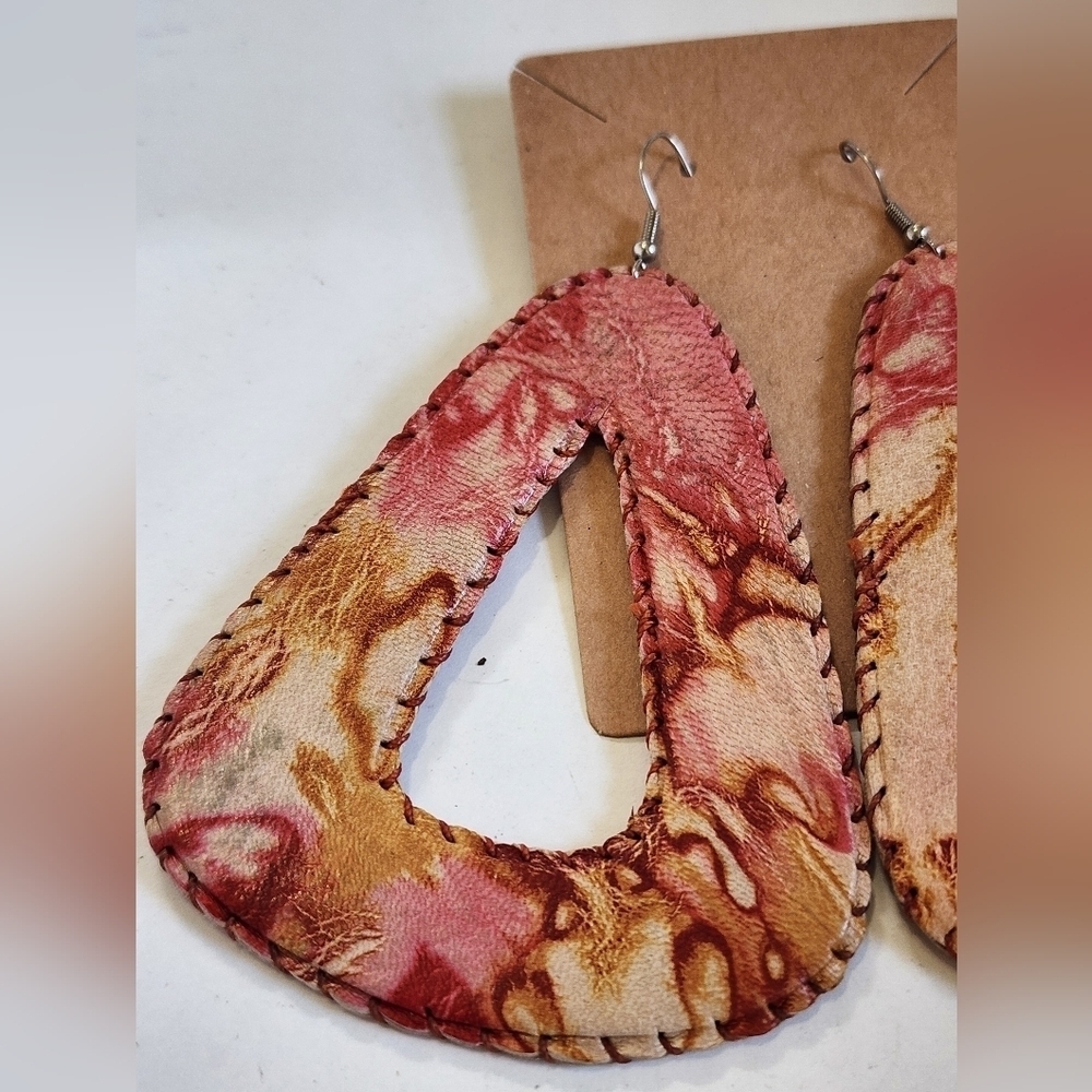 Handcrafted Leather Triangle Earrings Pink Brown - Picture 3 of 13